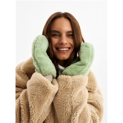 Варежки меховые женские MINAKU пушистые, размер 25 см, мятные