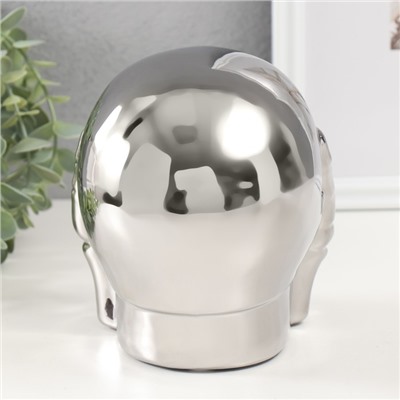 Фигурка керамика «Череп с кистями на глазах», серебро, 13.5×14×15 см