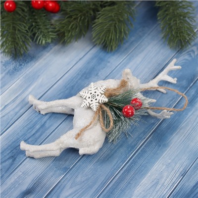 Ёлочная игрушка «Зимнее волшебство. Олень с декором» пластик, 14×8 см, белый