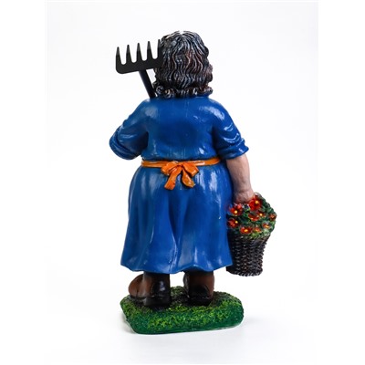 Садовая фигура из полистоуна «Баба с тяпкой», 23×37×63 см