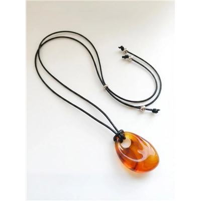 Кулон на шнурке