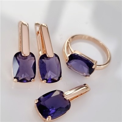 Комплект ювелирной бижутерии коллекция "Дубай" серьги, кулон и кольцо 19 р, покрытие позолота, вставка: фианиты, цвет: фиолетовый, арт.215.390-19