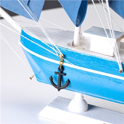 Сувенирная модель корабля «Алида», борта голубые с полосой, паруса голубые, 32×31.5×5.5 см