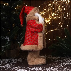 Дед Мороз под ёлку «Зимнее волшебство. В красной шубке в клетку с подарками» двигается, 40 см