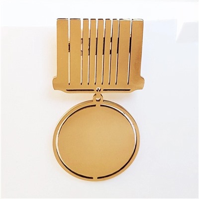 Брошь из стали