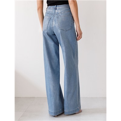 Джинсы-трубы с металлизированным покрытием