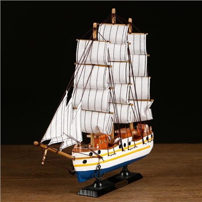 Сувенирная модель корабля «Медуза», трёхмачтовый с белыми парусами, белые борта с полосками, 33×7×32 см