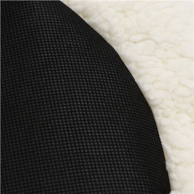 Лежанка животных «Уют», 45×35×11 см, мягкий мех, цвет молочный