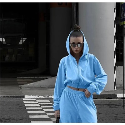 Спортивный костюм #22915638