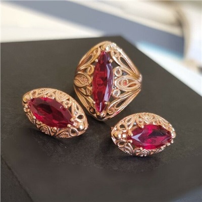 Комплект ювелирной бижутерии коллекция "Дубай" серьги и кольцо, покрытие: позолота, вставка: камень, цвет: красный, р-р 18,5,7602, арт.216.349-18,5