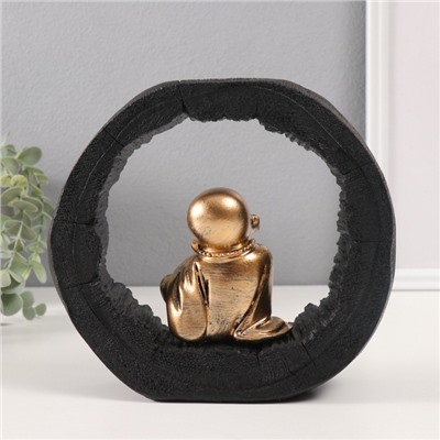 Фигурка полистоун «Маленький Хотей смеющийся, в арке из спила дерева», 6×21×19 см