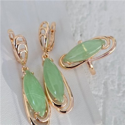 Комплект ювелирной бижутерии коллекция "Дубай" серьги и кольцо 18 р, покрытие позолота, вставка: искусственный камень светло-зеленого цвета, арт.314.797-18