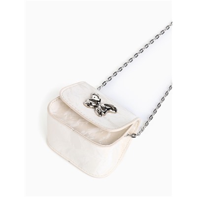 Сумка мини-клатч на магните, на длинной цепочке, белая