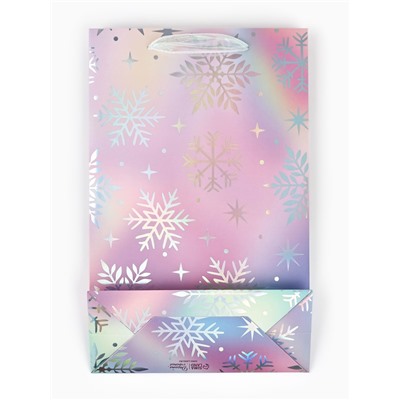 Пакет подарочный «Новогодний сюрприз», голография, тиснение, с ёлочной игрушкой и шильдиком, 25.5×9×30 см