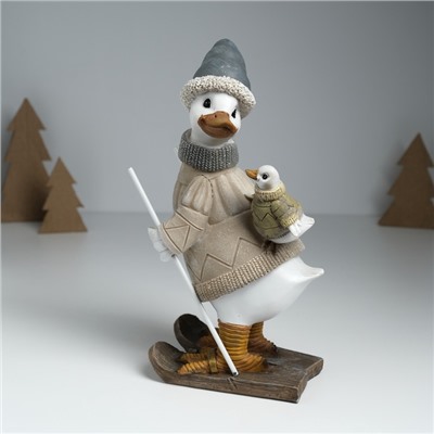 УЦЕНКА Сувенир полистоун "Гусь на лыжах, с гусёнком на спине" серо-бежевый 9,5х13,5х23,5 см 103259