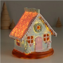 Фигурка светящаяся «Пряничный домик с ёлочкой», зефирный, 12.5×12.5×12.5 см