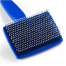 Пуходерка пластиковая мягкая с закругленными зубьями, средняя, 9×15.5 см, синяя