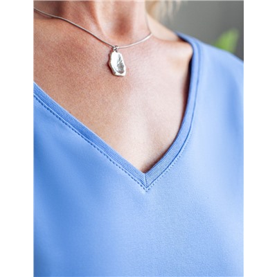 Футболка с V-вырезом и цельнокроеным рукавом из премиального хлопка