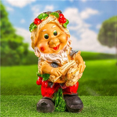 Садовая фигура из гипса «Гном с охапкой дров», 38.5×18×22 см