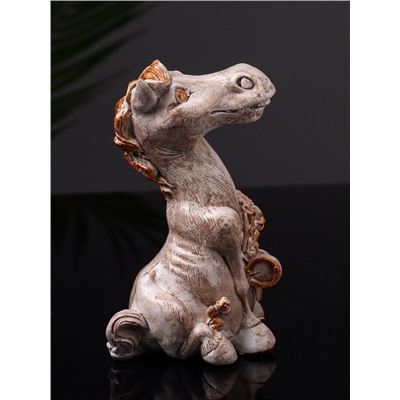 Фигурка гипс «Конь с букетом», 11 см, бежевая