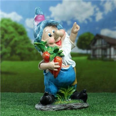 Садовая фигура из полистоуна «Гном с морковкой», 19×38 см, МИКС