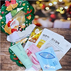 Подарочный набор в пакете "Рождественское украшение с колокольчиками" (3 маски + Крем для тела + Патчи для губ и глаз)