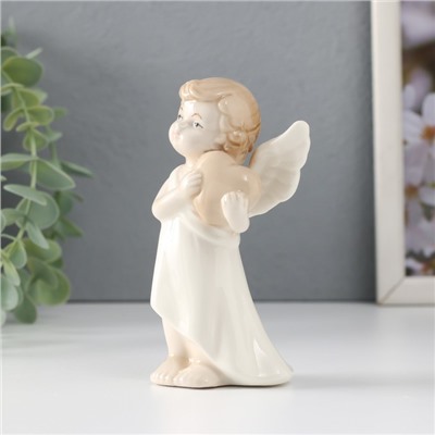 Фигурка керамика «Ангелочек с сердечком в руках», 6.5×4.5×11.5 см