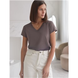 Базовая футболка из премиального хлопка с V образным вырезом