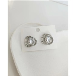 Стильные серьги