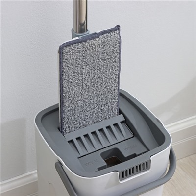 Швабра с отжимом и ведром Raccoon, ведро с отсеками, швабра плоская, 2 кармана, 32×12×142 см, дополнительная насадка из микрофибры