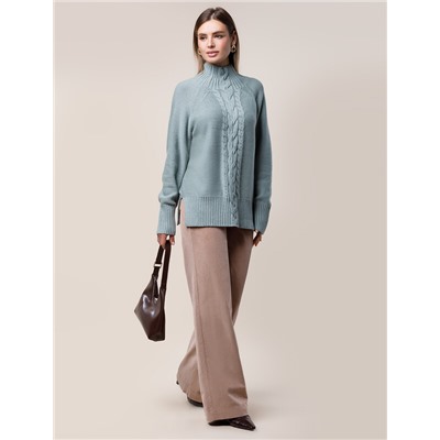 Свитер фактурной вязки с узором косы