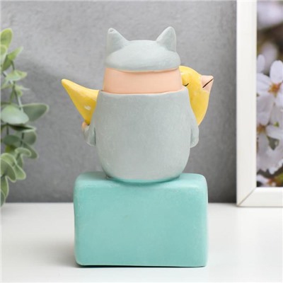 Фигурка полистоун «Малыш с кошачьими ушками и птичкой в руках», 15.7×10.5×8 см