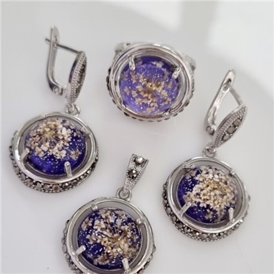 Крупный комплект ювелирной бижутерии серьги, кулон и кольцо 19 р, покрытие: посеребрение, вставка: фианиты, искусственный камень, сухоцветы, цвет: графитовый и фиолетовый, арт.213.876-19