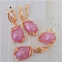Комплект ювелирной бижутерии коллекция "Дубай" серьги, кулон и кольцо 18 р, покрытие позолота, вставка: искусственный камень розового цвета, Уценка. арт.08.3603-18 (314.801-18)