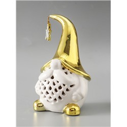 УЦЕНКА Сувенир керамика свет "Гном в золотом колпаке со звездой" белый 11,6х10,7х19,3 см