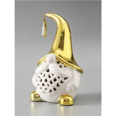 УЦЕНКА Сувенир керамика свет "Гном в золотом колпаке со звездой" белый 11,6х10,7х19,3 см