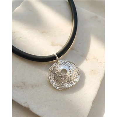 Кулон на шнурке