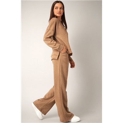 Женский костюм из экозамши Happyfox