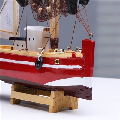 Сувенирная модель корабля «Рыбацкое судно красное», 20×20 см