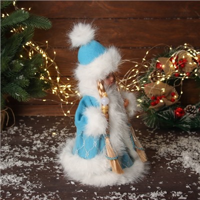 Снегурочка под ёлку «В пушистой шубке, с фонариком» двигается, с подсветкой, 30×18 см, голубой