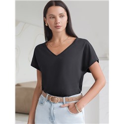 Футболка с V-вырезом и цельнокроеным рукавом из премиального хлопка