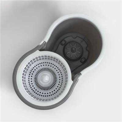 Швабра с отжимом и ведром на колёсиках с пластиковой центрифугой Доляна, 14 л, швабра, запасная насадка из микрофибры, МИКС