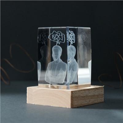 Фигурка светящаяся стекло «Прямоугольник. Мыслитель», подставка дерево, USB, 7×7×10