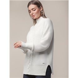 Свитер фактурной вязки с узором косы