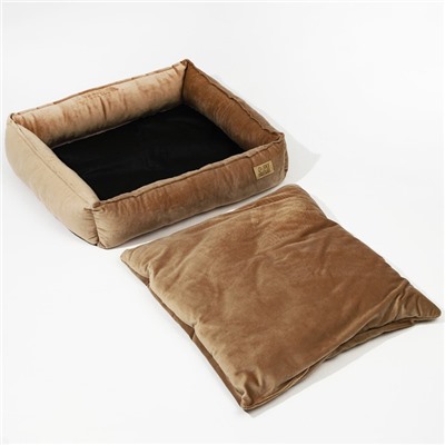 Лежанка для кошек и собак велюровая Pet Lab, 55×50×15 см, бежевая