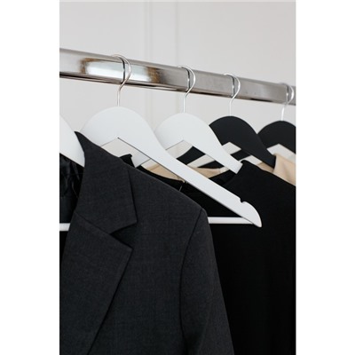 Плечики - вешалки для одежды LaDо́m Soft-Touch, 3 шт., деревянные, с перекладиной, широкие плечики, 44.5×23 см, белые