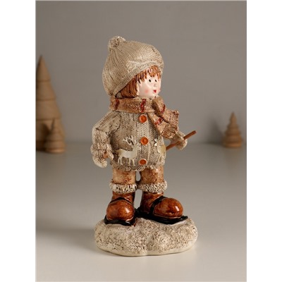 Фигурка полистоун «Малыш в вязаном наряде на мини-лыжах», 8.5×8×17.5 см
