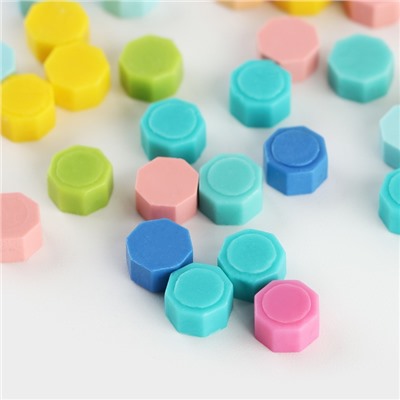 Набор для создания акриловых брелоков с наклейками и фигуркой из сургуча