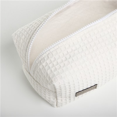 Косметичка женская на молнии TEXTURA, объёмная, большая, мягкая, белая