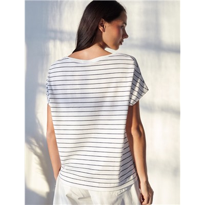 Футболка в полоску с V-вырезом и цельнокроеным рукавом из премиального хлопка